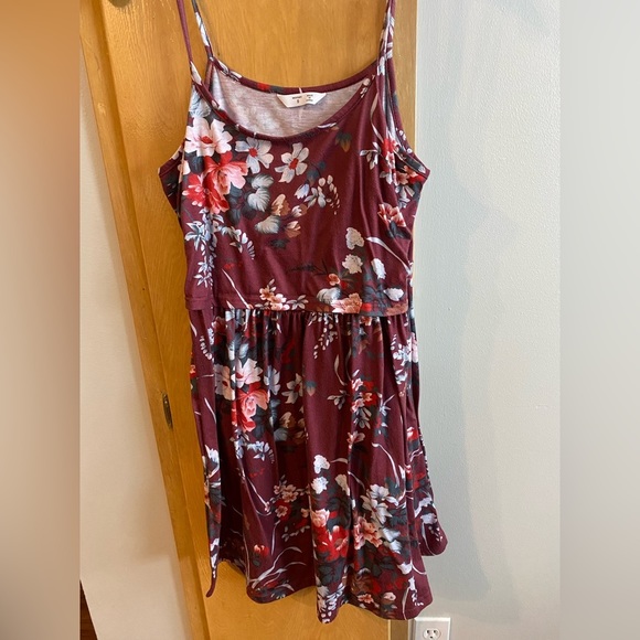 Dresses & Skirts - Floral Breastfeeding Nursing Dress super comfortable Burgundy size small